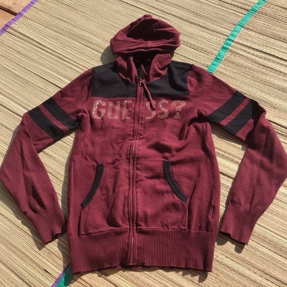 🍁50% Off Sale 🍁 Guess sweater - Picture 1 of 9